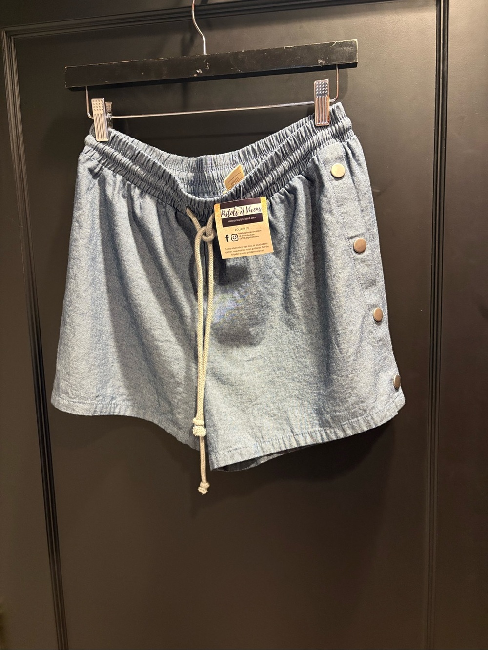 Denim Jean light weight chambray side snap away shorts nwt medium hem & thread